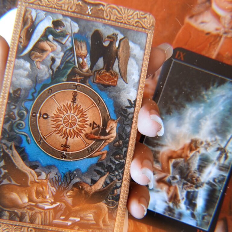 Como o tarot prevê o futuro?